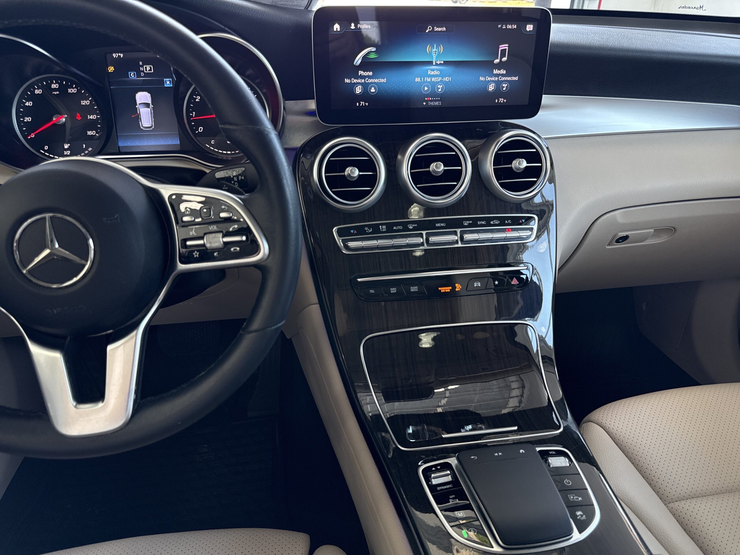 2022 Mercedes-Benz  GLC 300