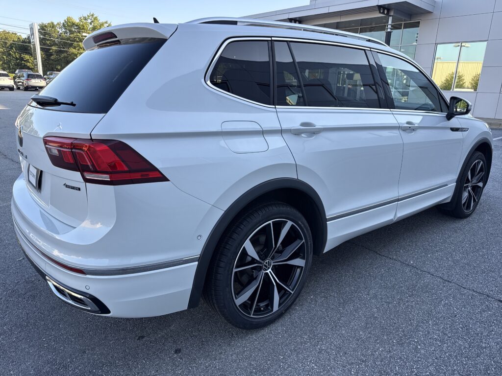 2024 Volkswagen Tiguan SEL R-Line