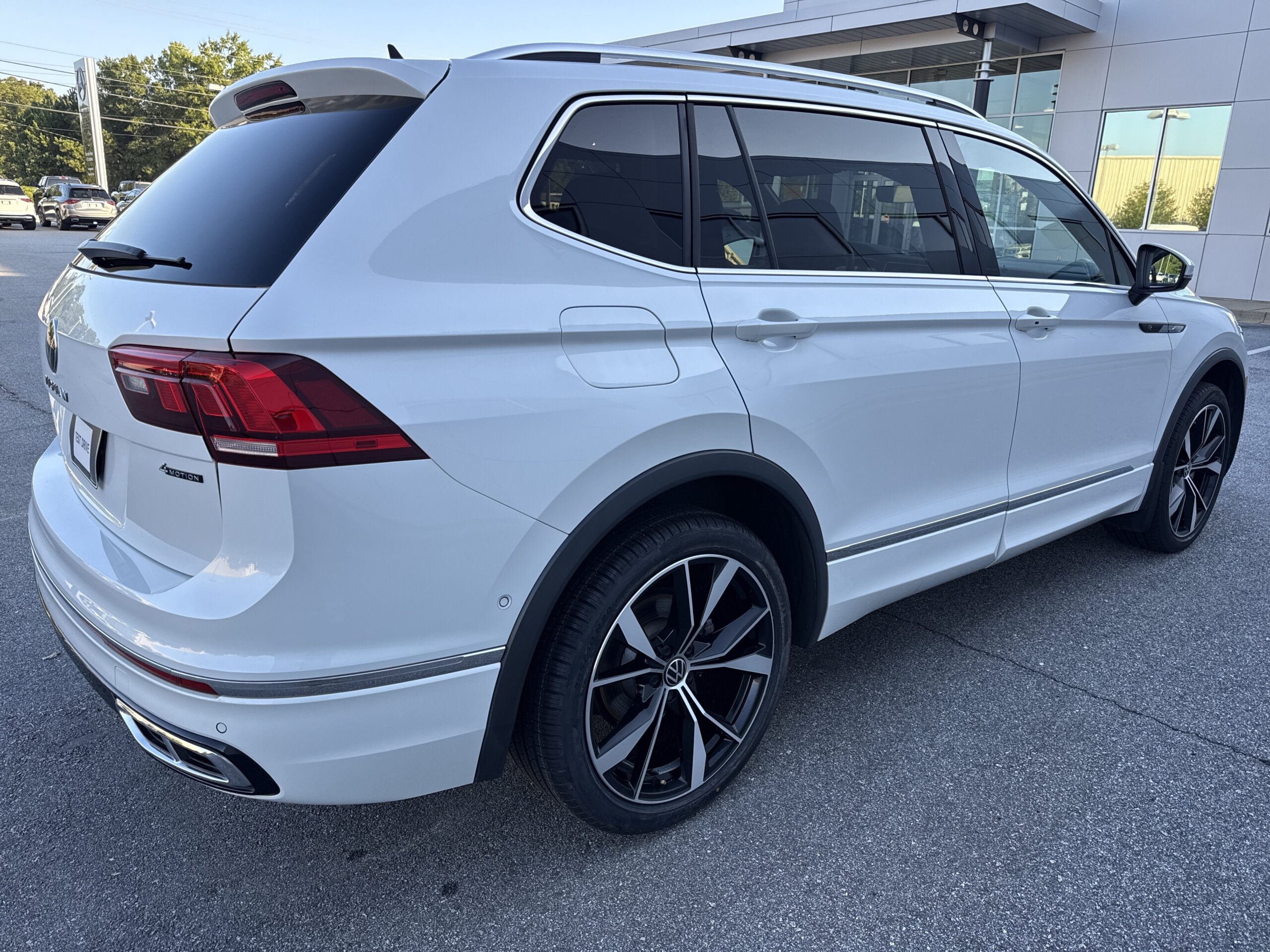 2024 Volkswagen Tiguan SEL R-Line