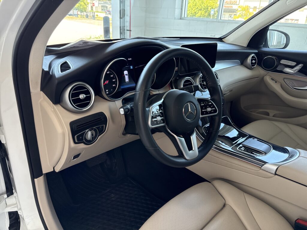 2022 Mercedes-Benz  GLC 300