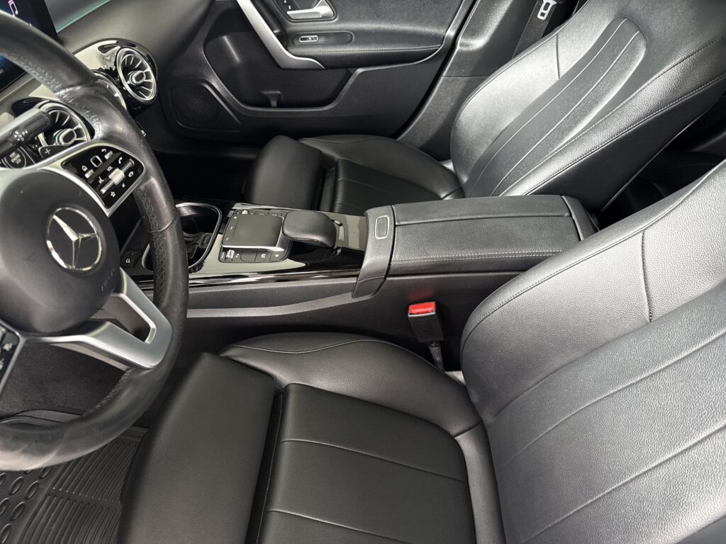 2021 Mercedes-Benz  A 220