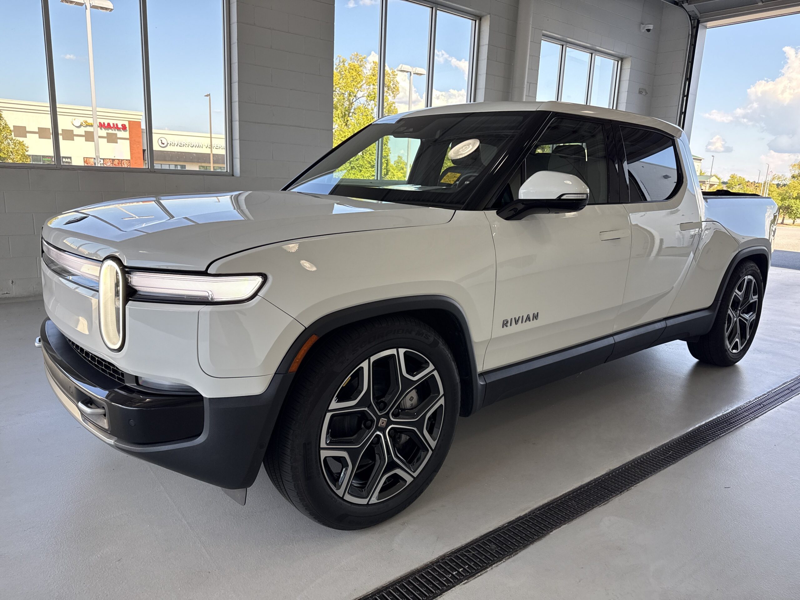 2025 Rivian R1T Adventure