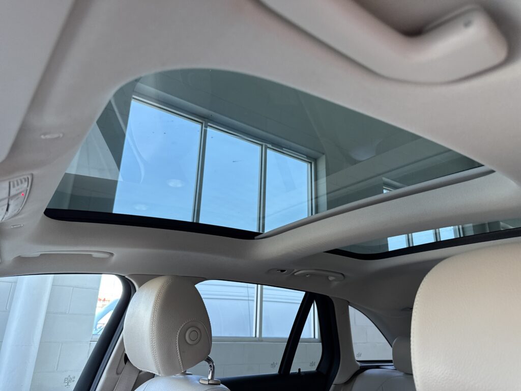 2022 Mercedes-Benz  GLC 300