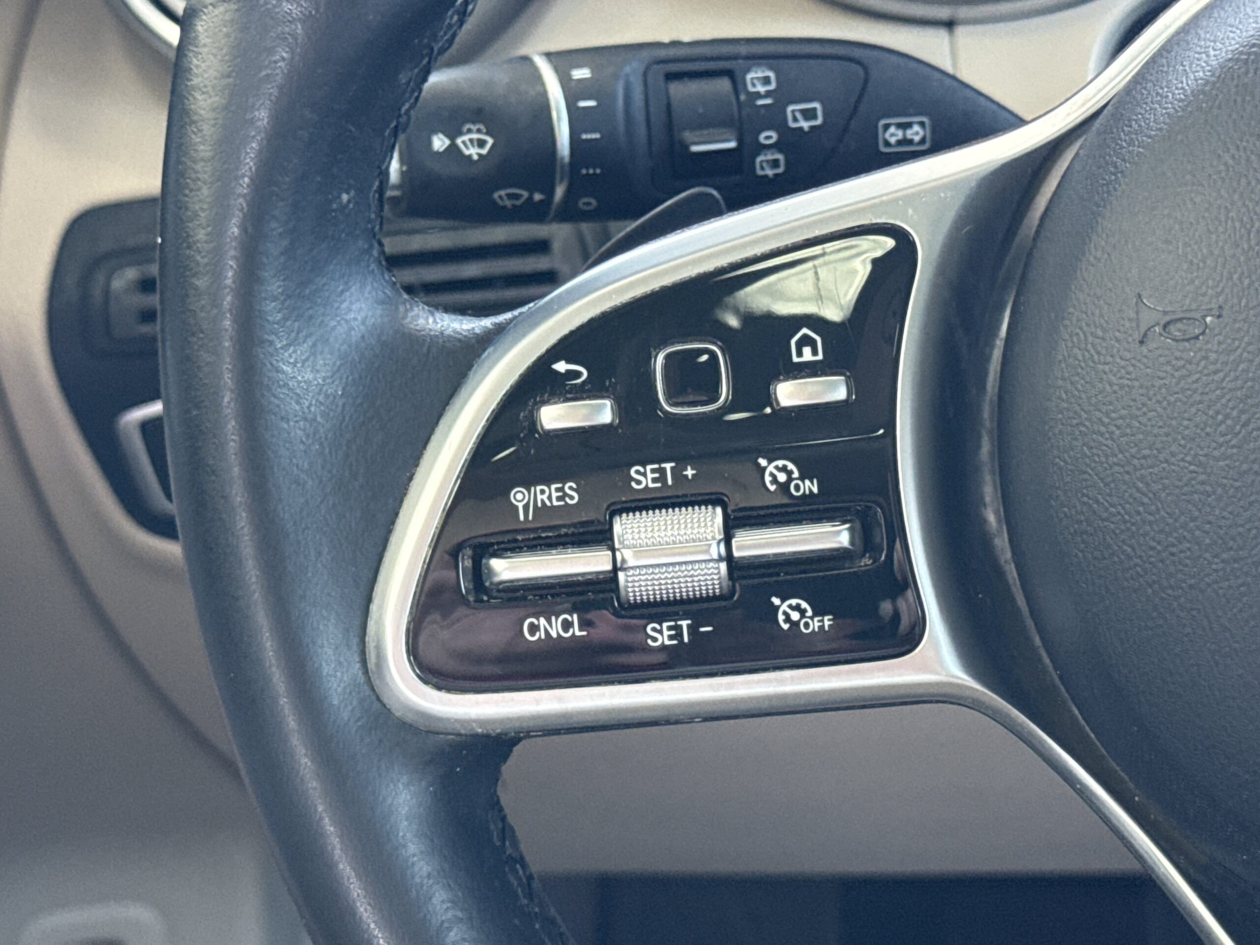 2022 Mercedes-Benz  GLC 300
