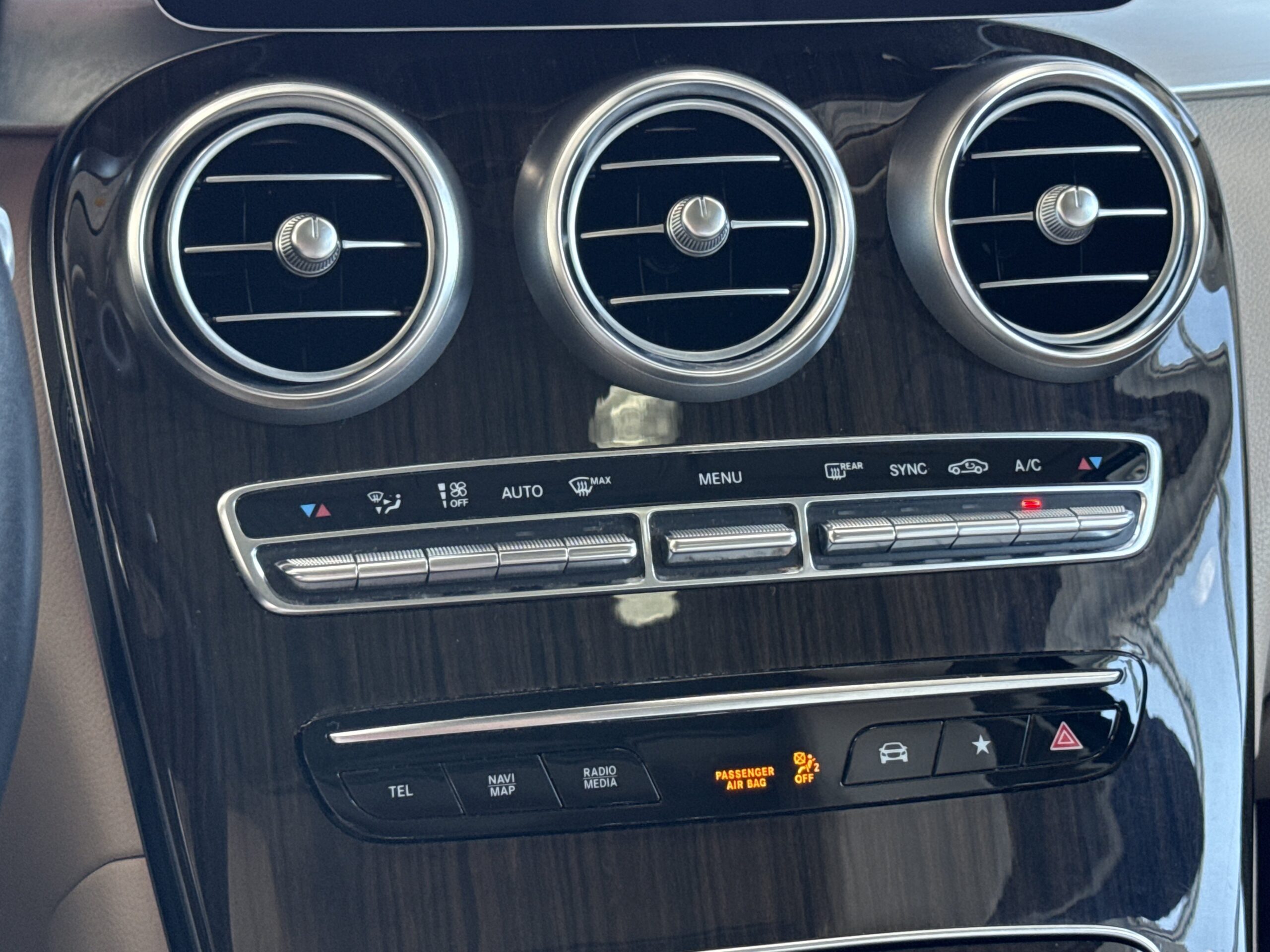 2022 Mercedes-Benz  GLC 300