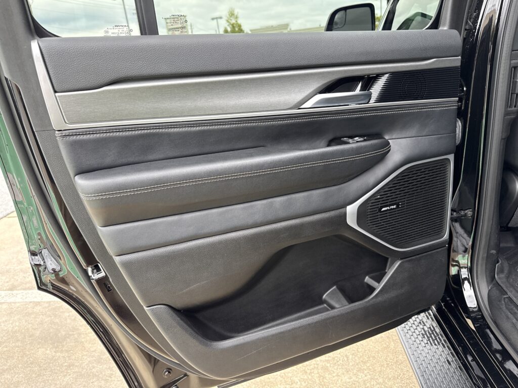 2025 Jeep Wagoneer Series II Carbide