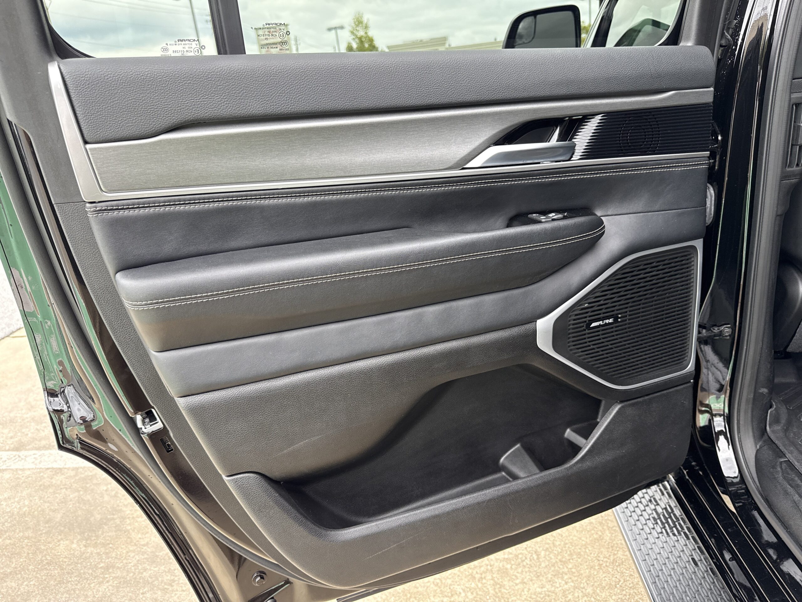2025 Jeep Wagoneer Series II Carbide