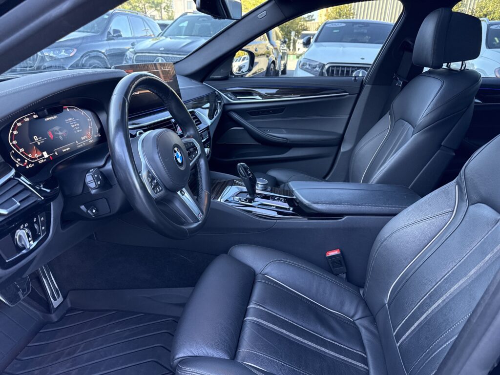 2022 BMW  M550i xDrive