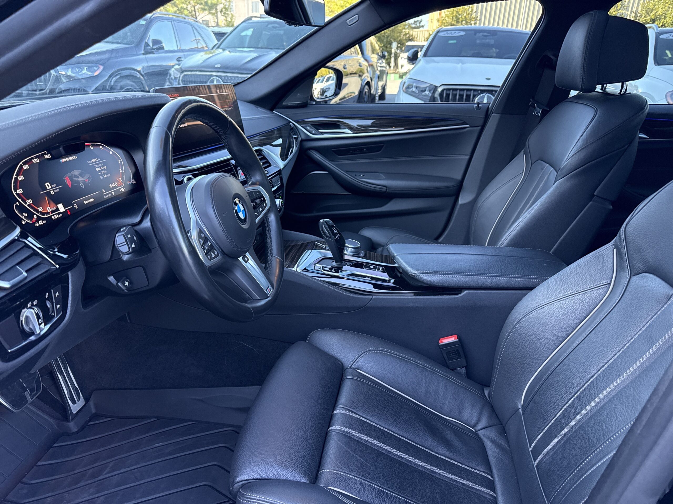 2022 BMW  M550i xDrive