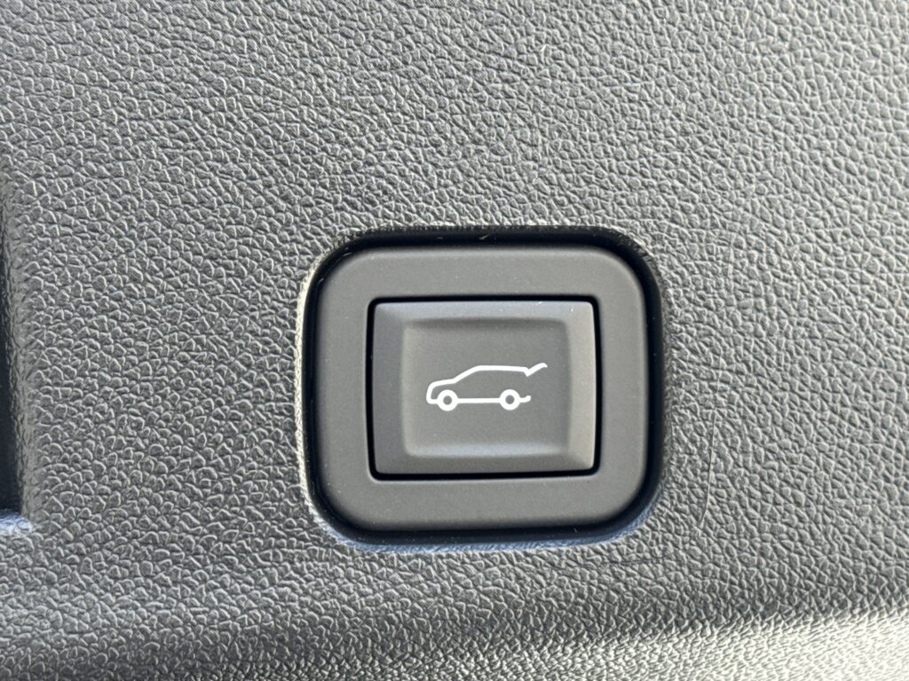 2027 Chevrolet Traverse FWD LT