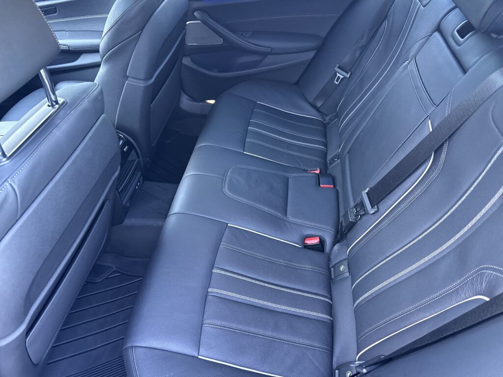 2022 BMW  M550i xDrive
