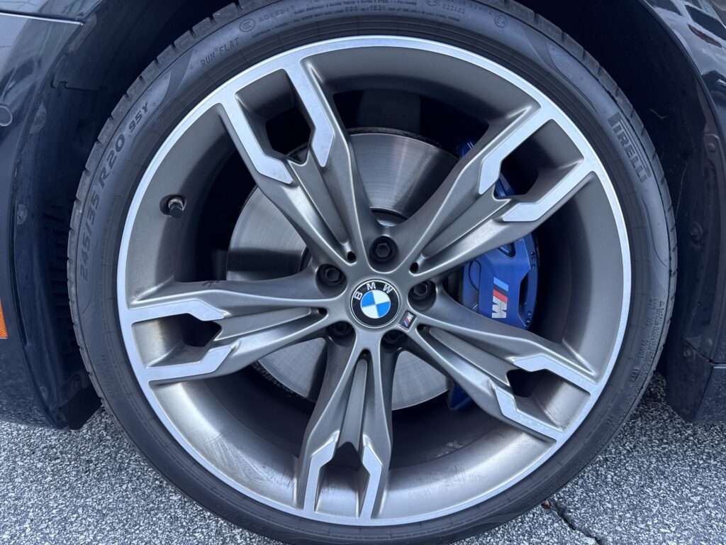 2022 BMW  M550i xDrive