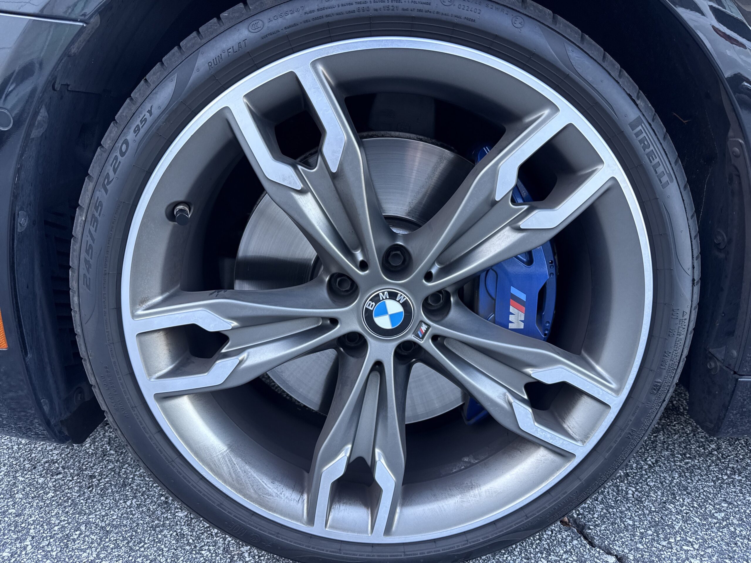 2022 BMW  M550i xDrive