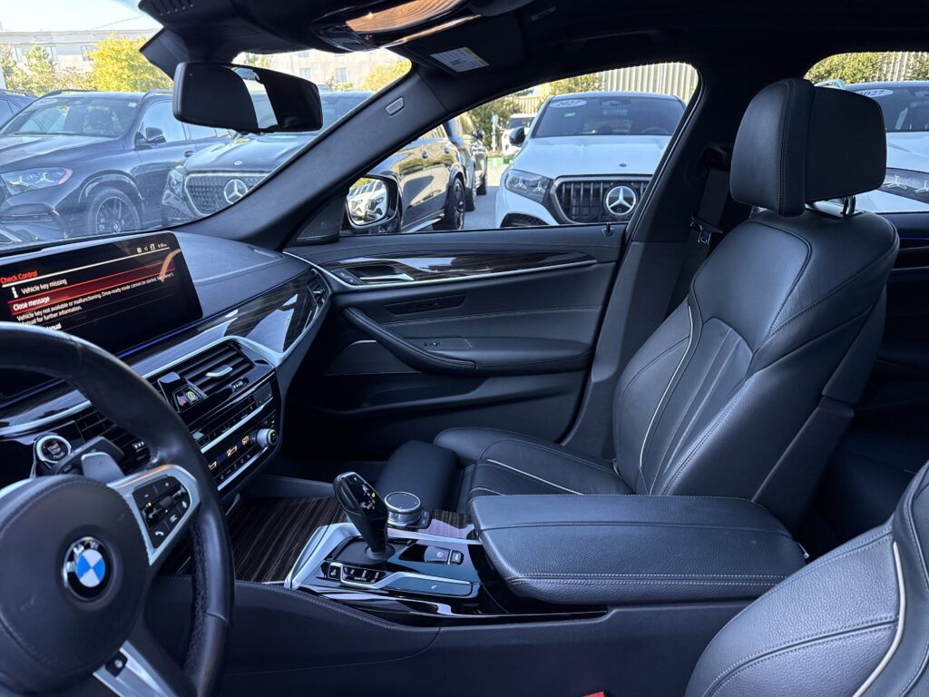 2022 BMW  M550i xDrive