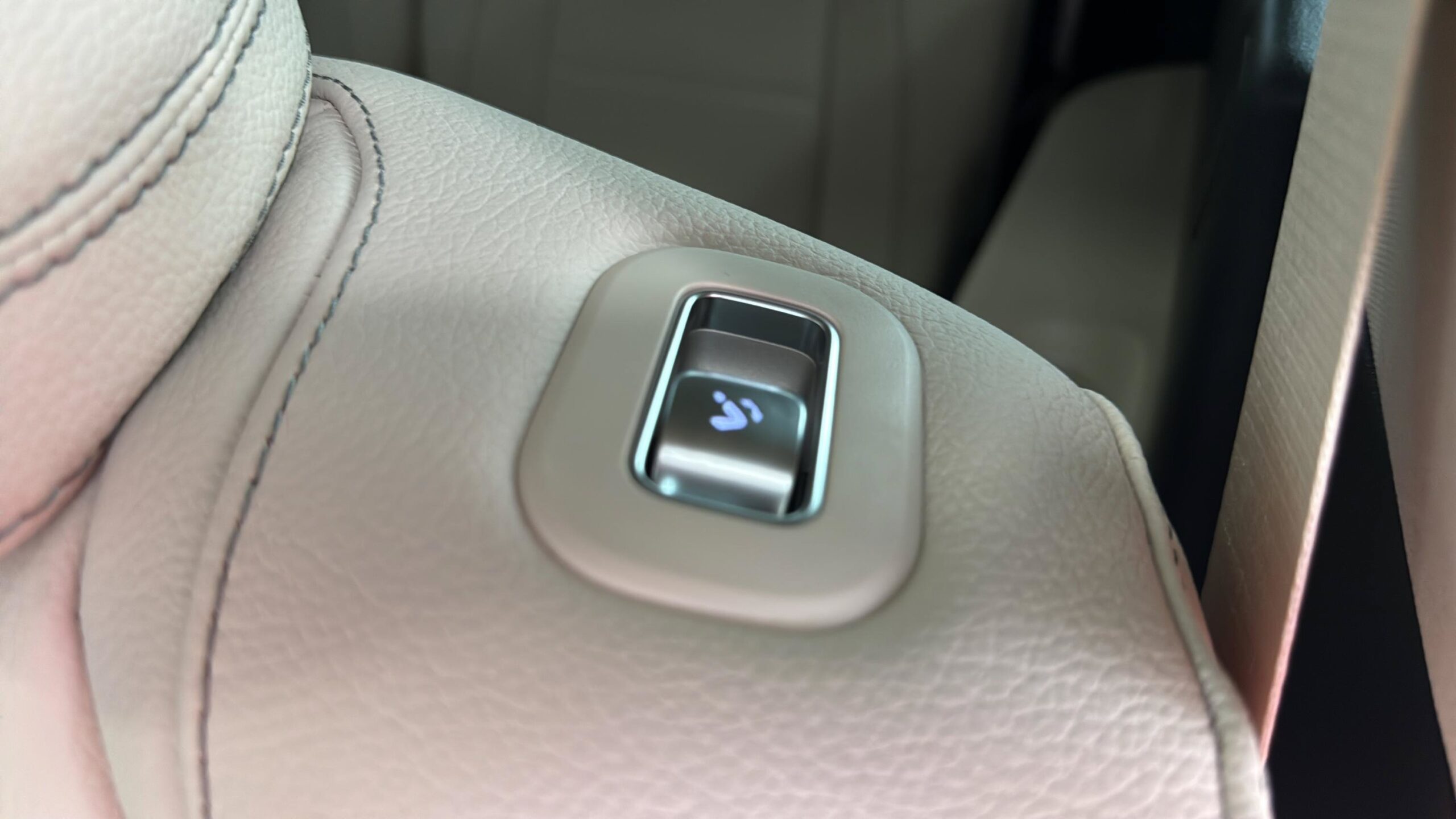 2026 Mercedes-Benz  GLS 450