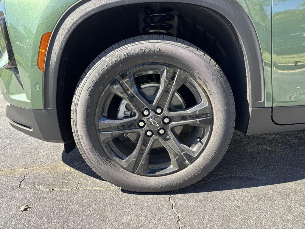 2027 Chevrolet Traverse FWD LT