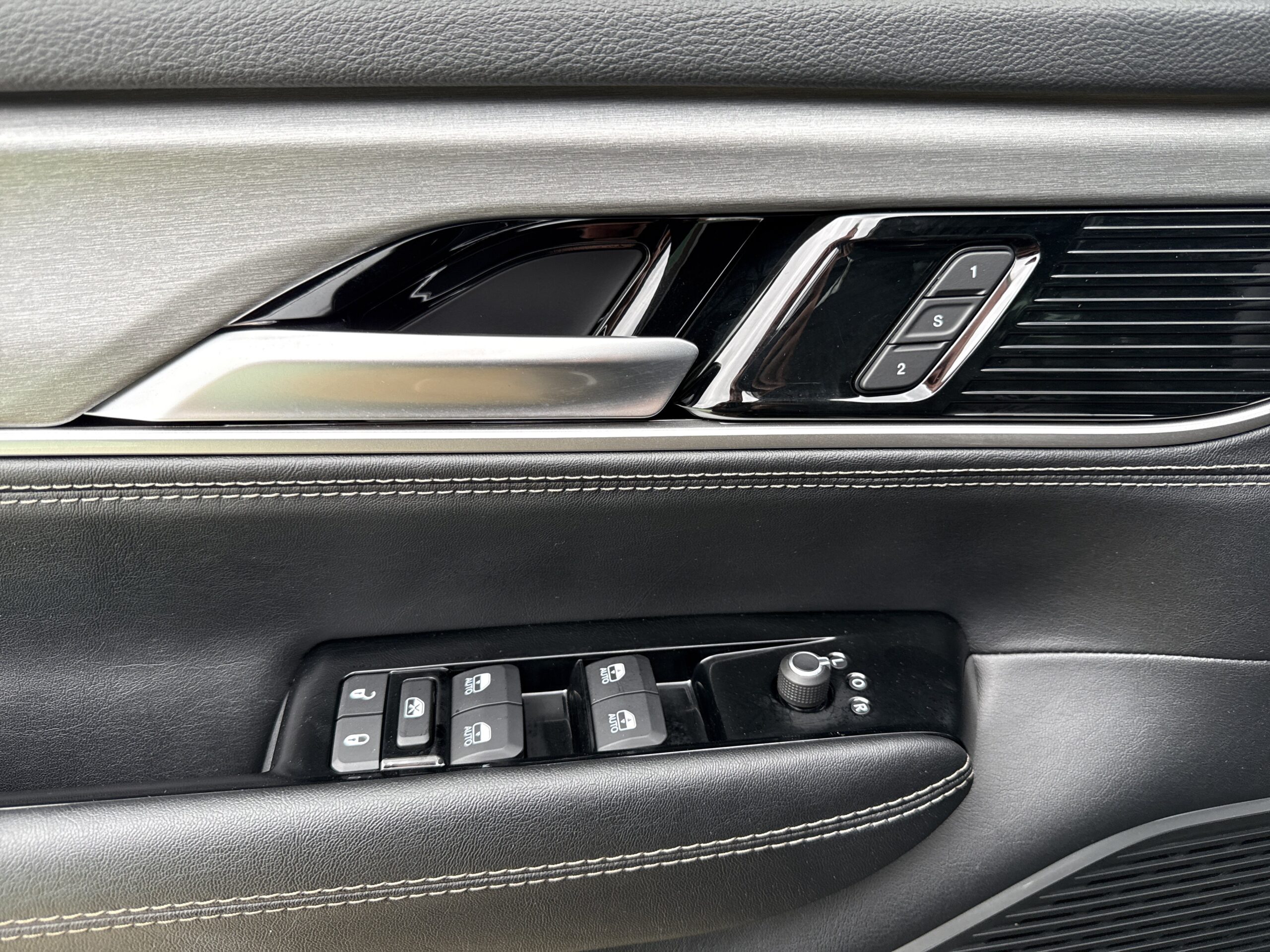 2025 Jeep Wagoneer Series II Carbide