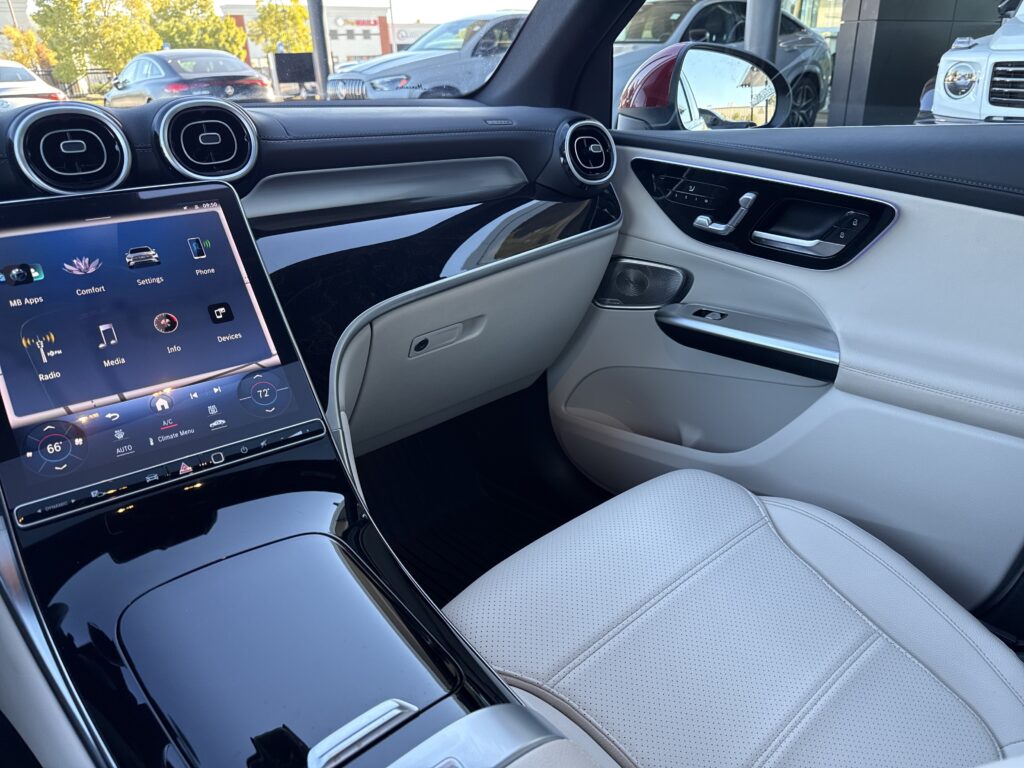 2024 Mercedes-Benz  GLC 300