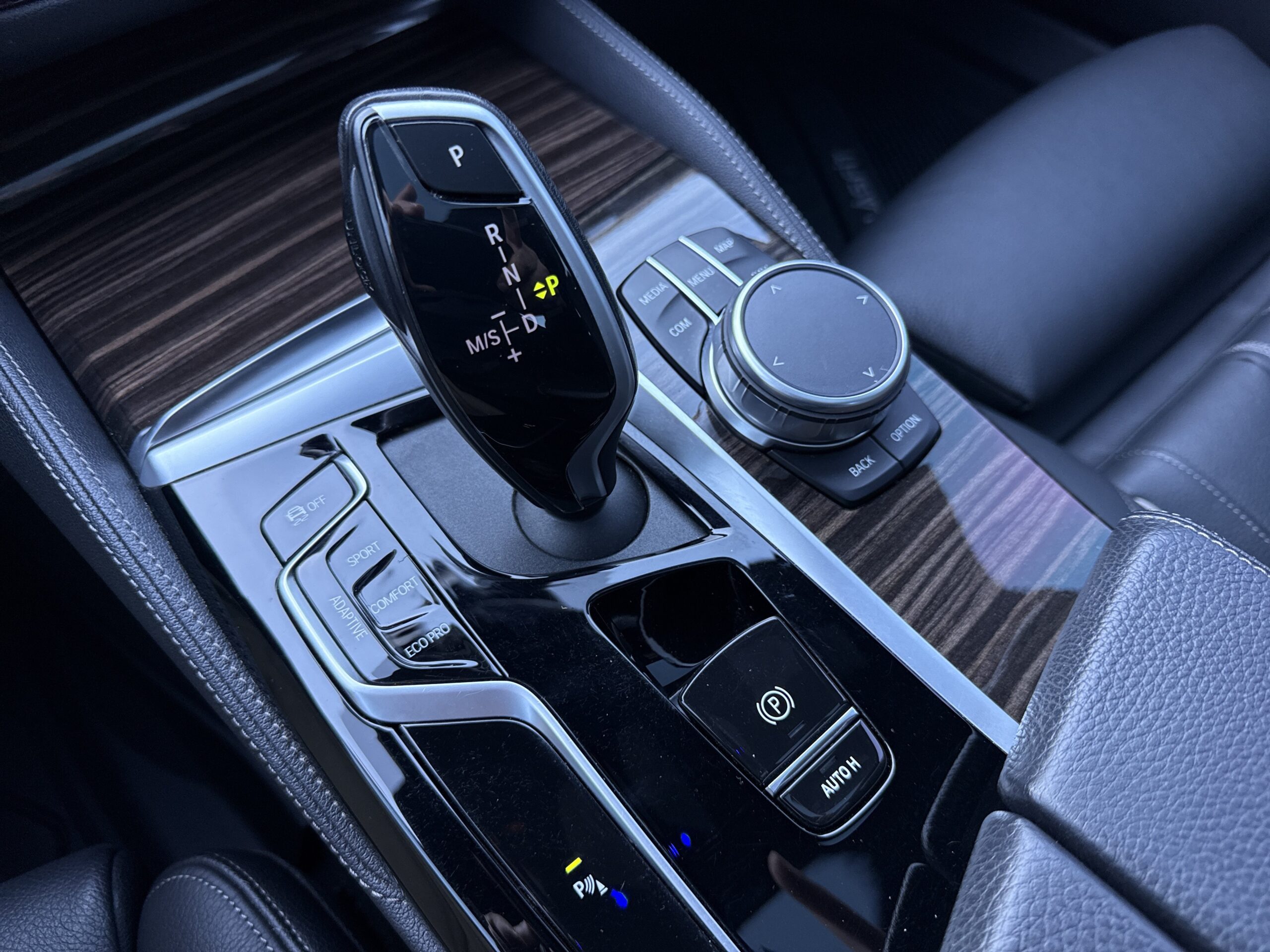 2022 BMW  M550i xDrive