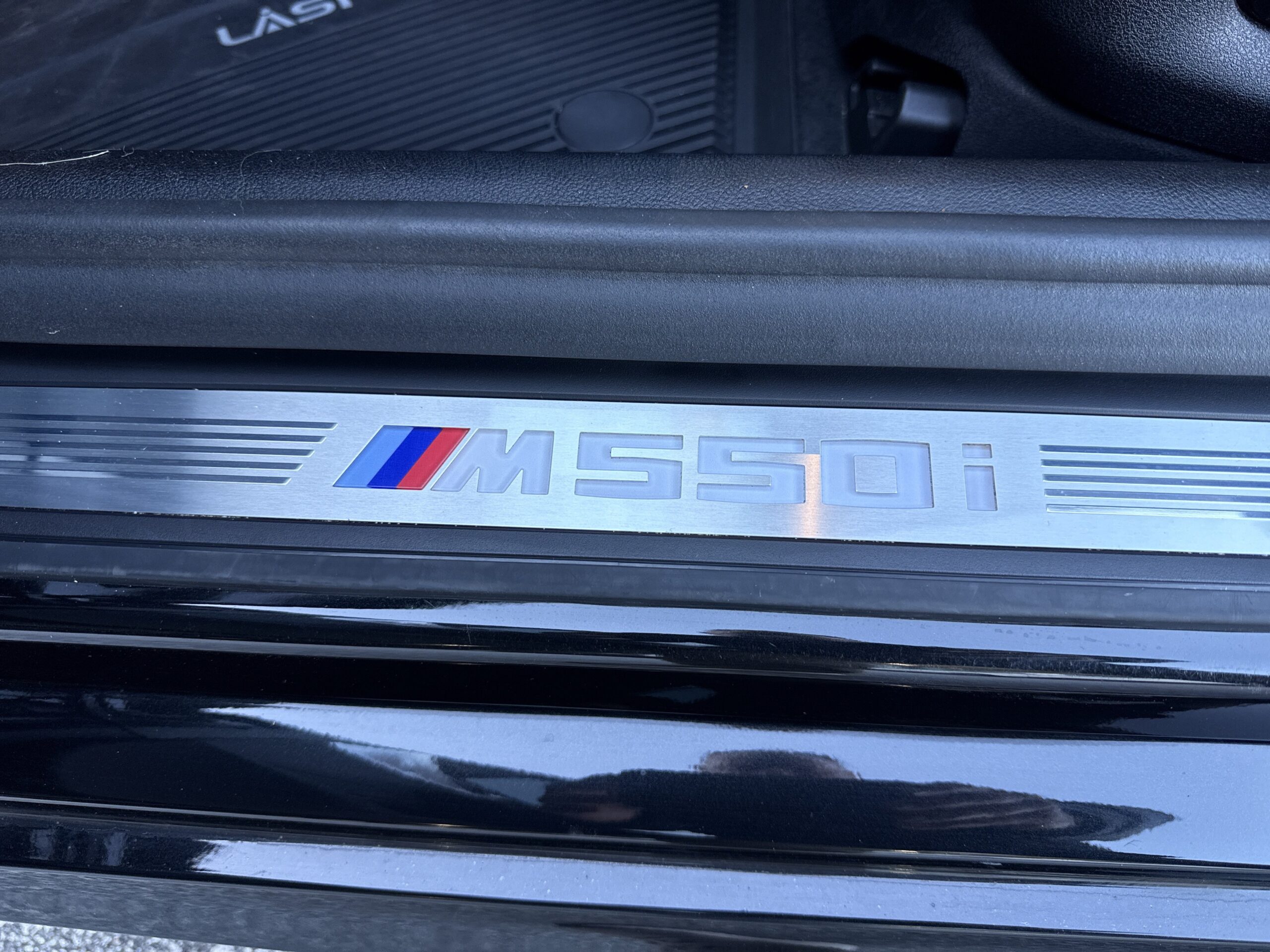 2022 BMW  M550i xDrive