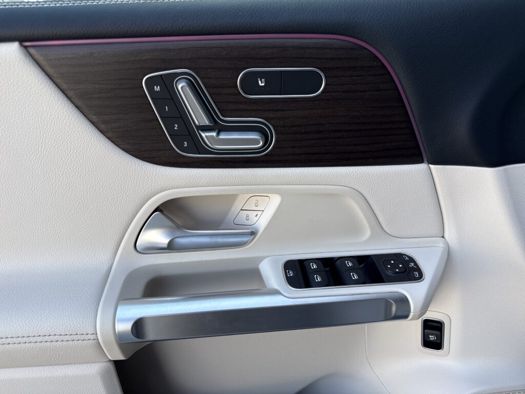 2026 Mercedes-Benz  GLB 250