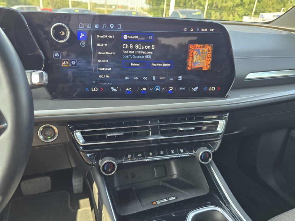 2026 Chevrolet Traverse FWD LT