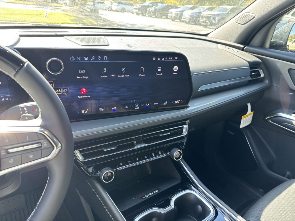 2027 Chevrolet Traverse FWD LT