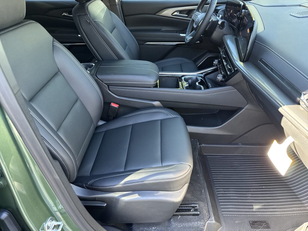 2027 Chevrolet Traverse FWD LT
