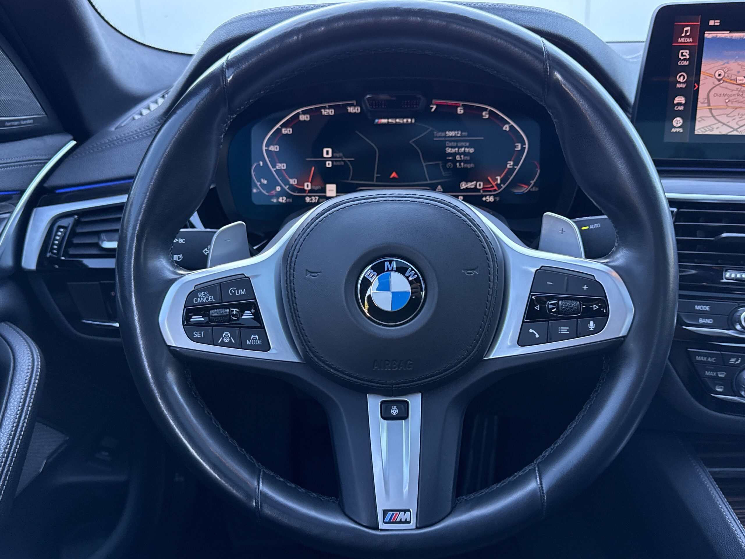 2022 BMW  M550i xDrive