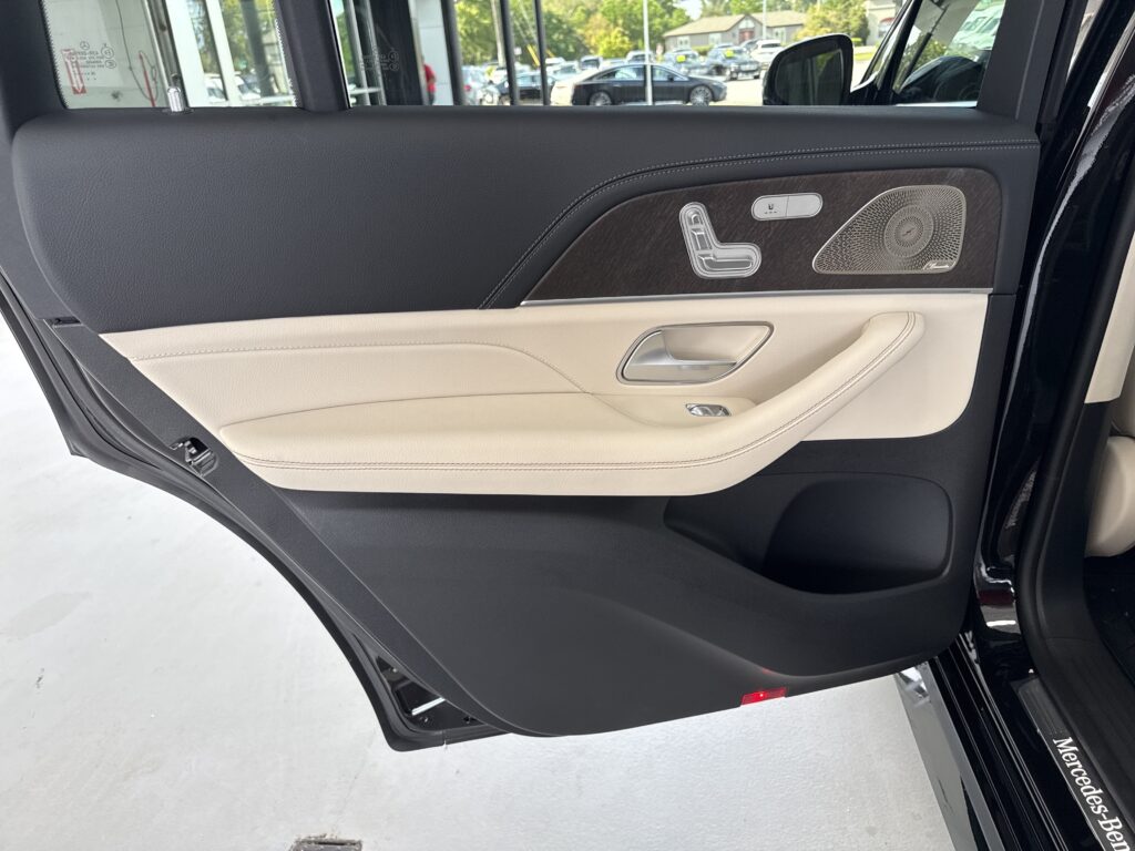 2027 Mercedes-Benz  GLS 450