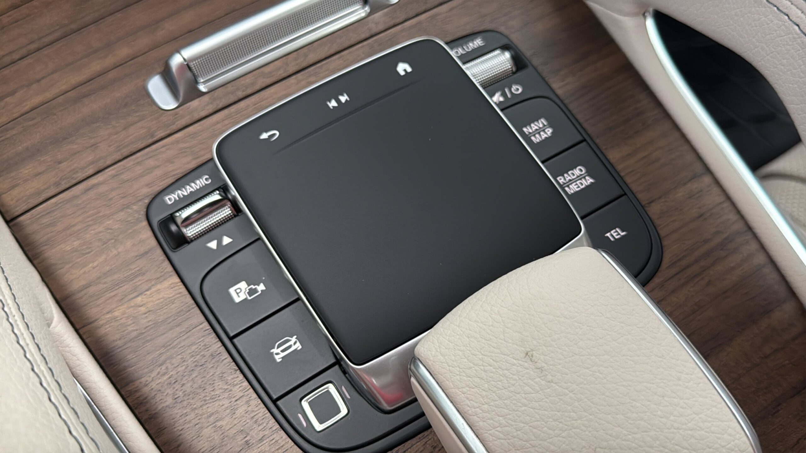 2026 Mercedes-Benz  GLS 450