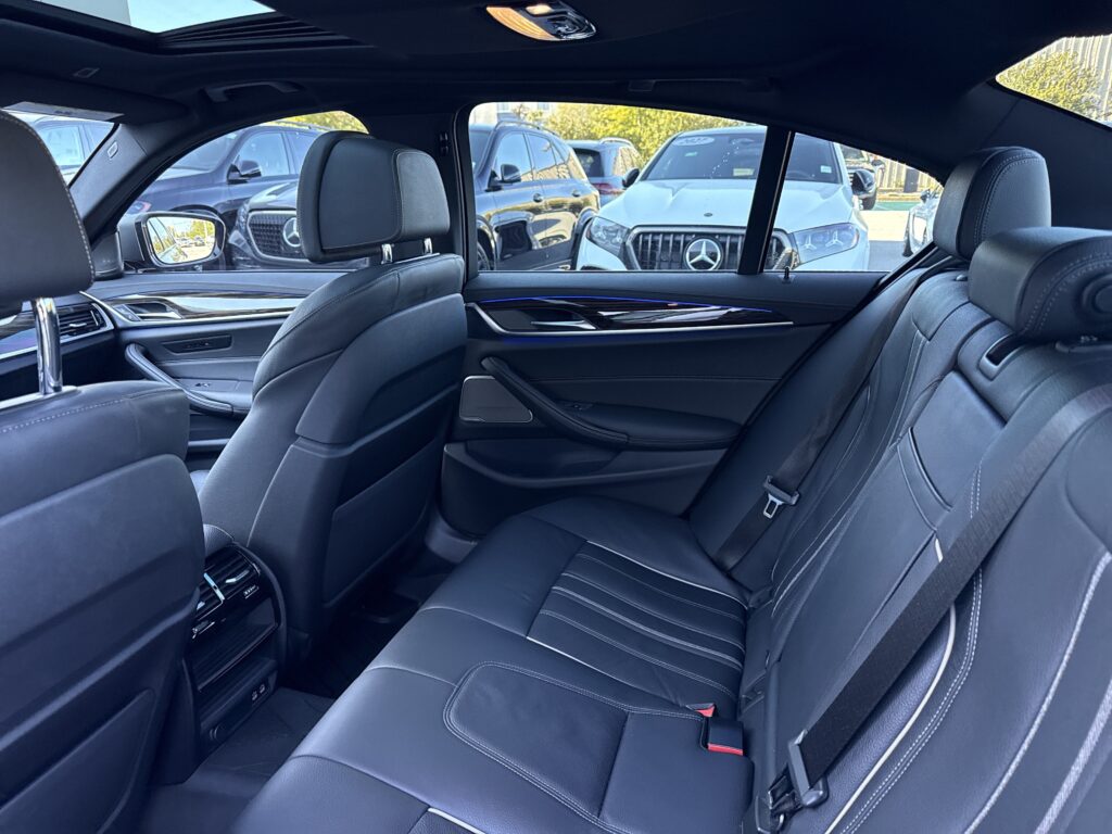 2022 BMW  M550i xDrive