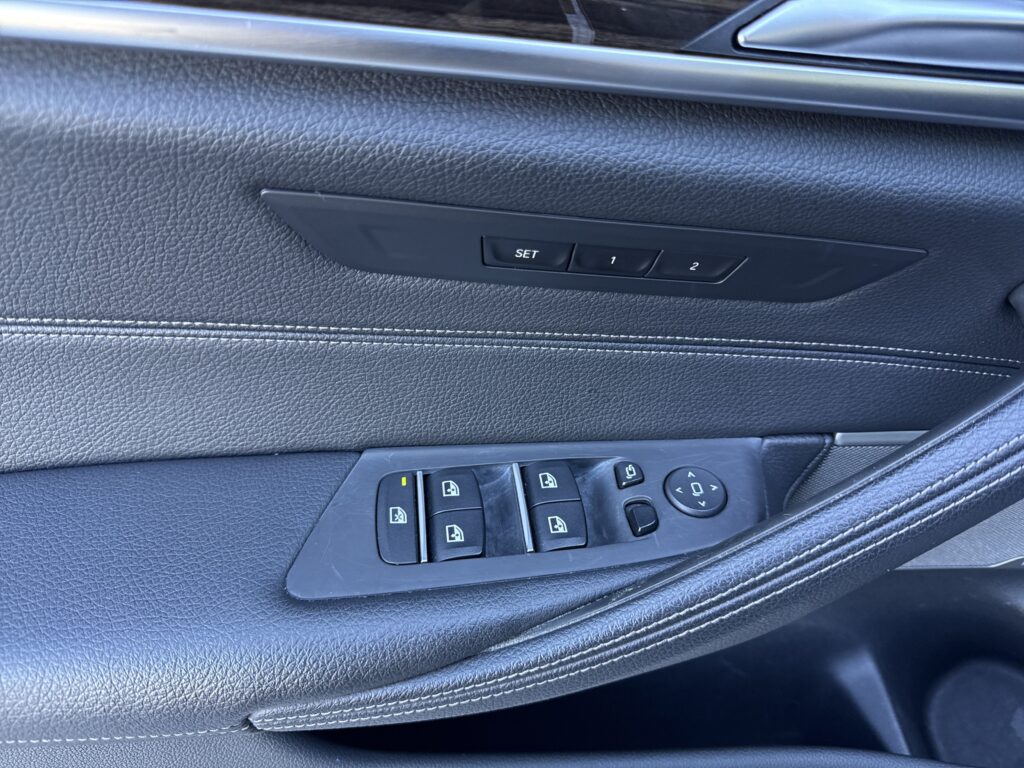 2022 BMW  M550i xDrive