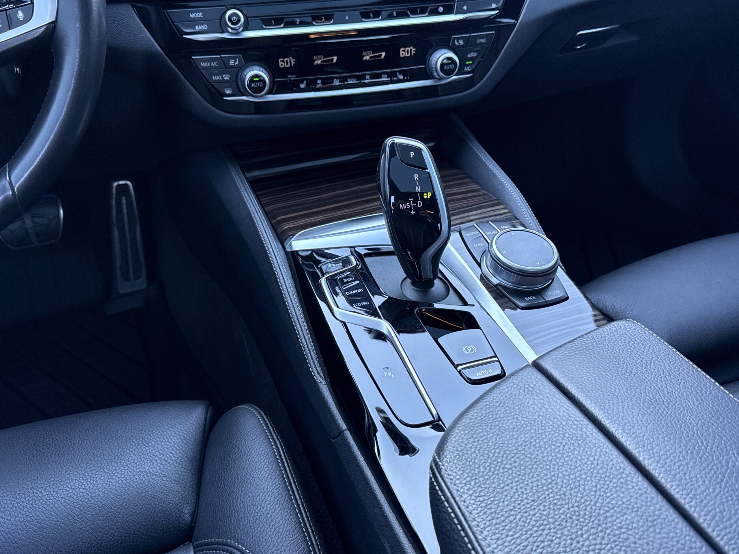 2022 BMW  M550i xDrive