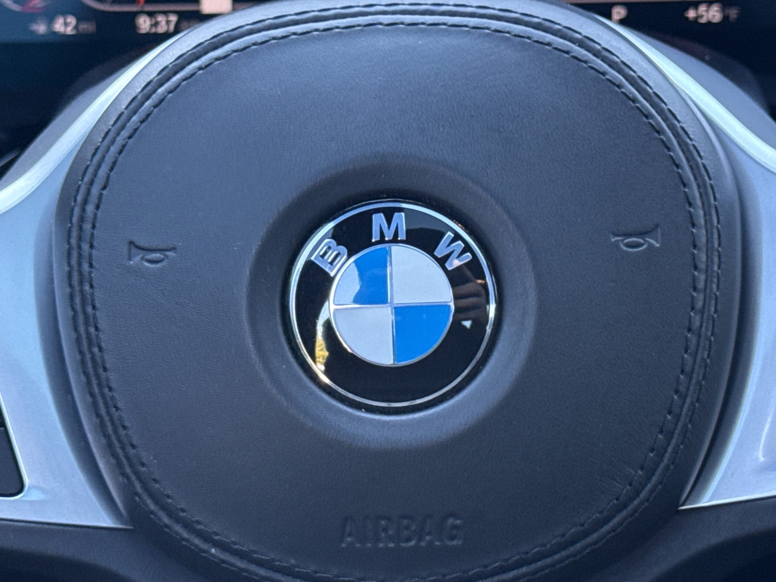 2022 BMW  M550i xDrive