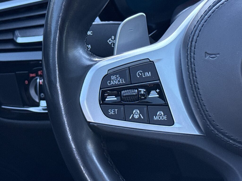 2022 BMW  M550i xDrive