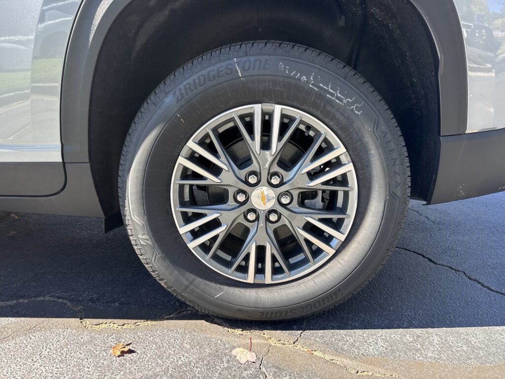 2026 Chevrolet Traverse FWD LT