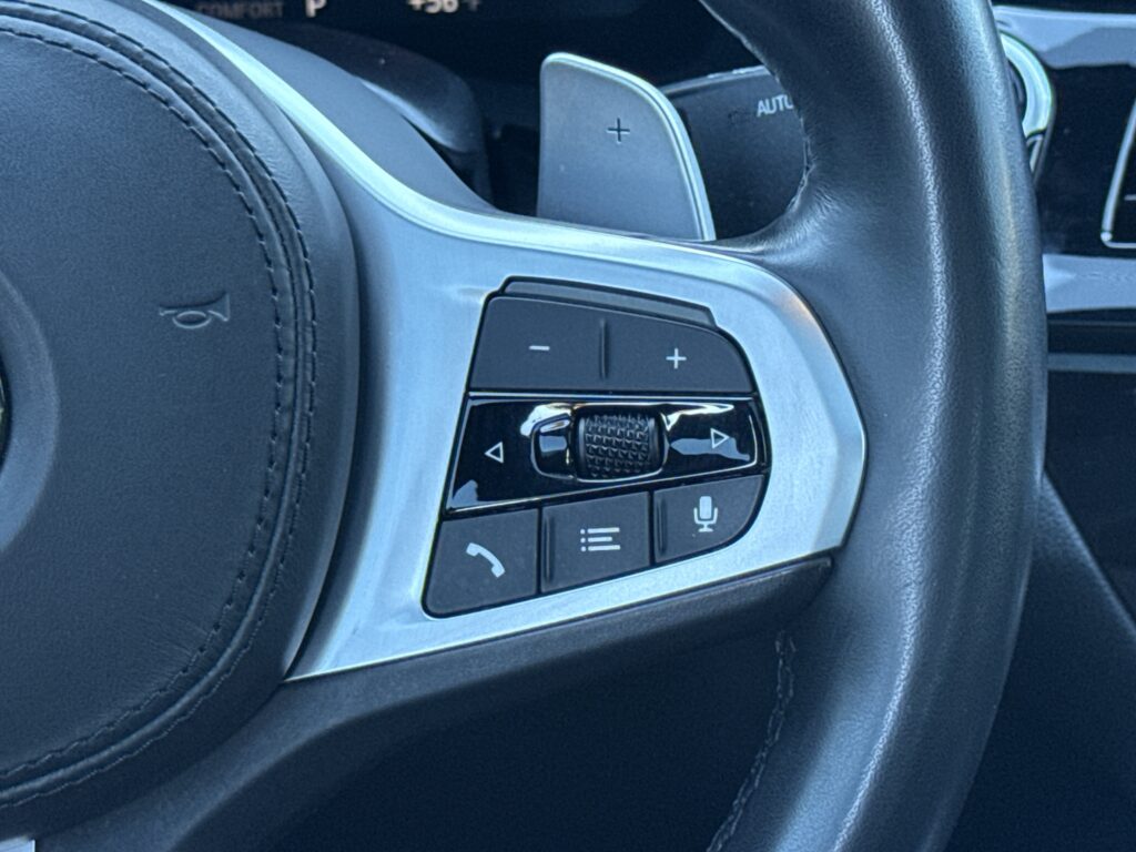 2022 BMW  M550i xDrive