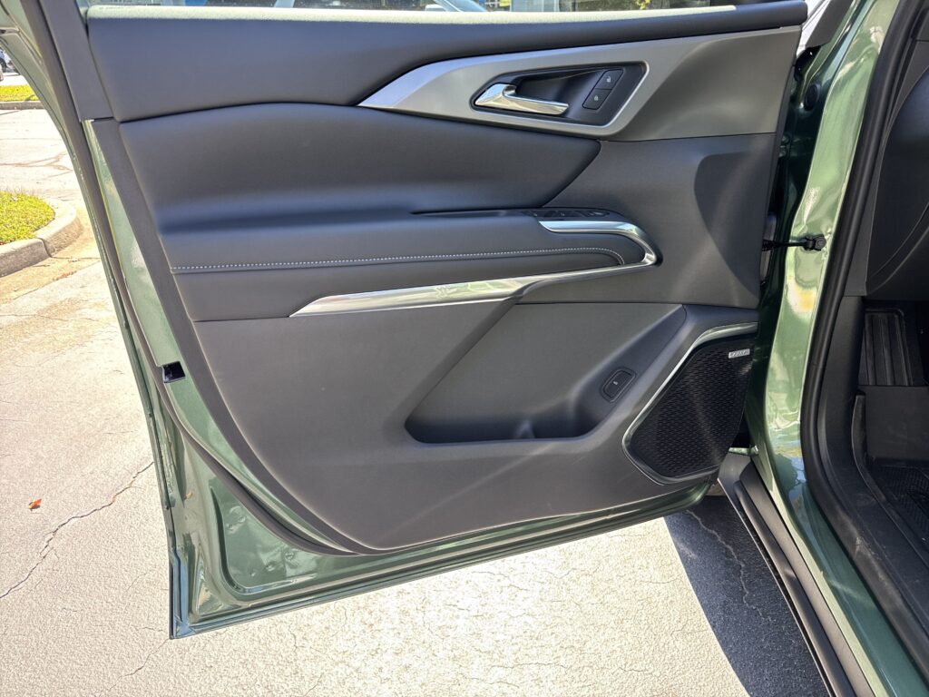 2027 Chevrolet Traverse FWD LT