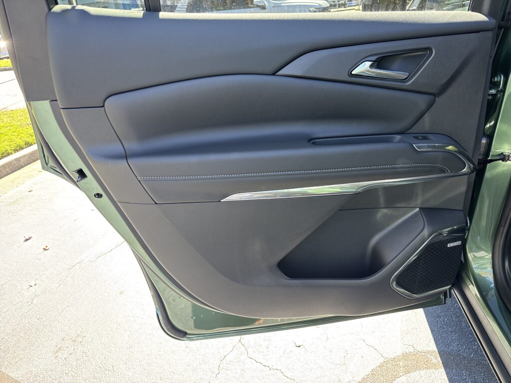 2027 Chevrolet Traverse FWD LT