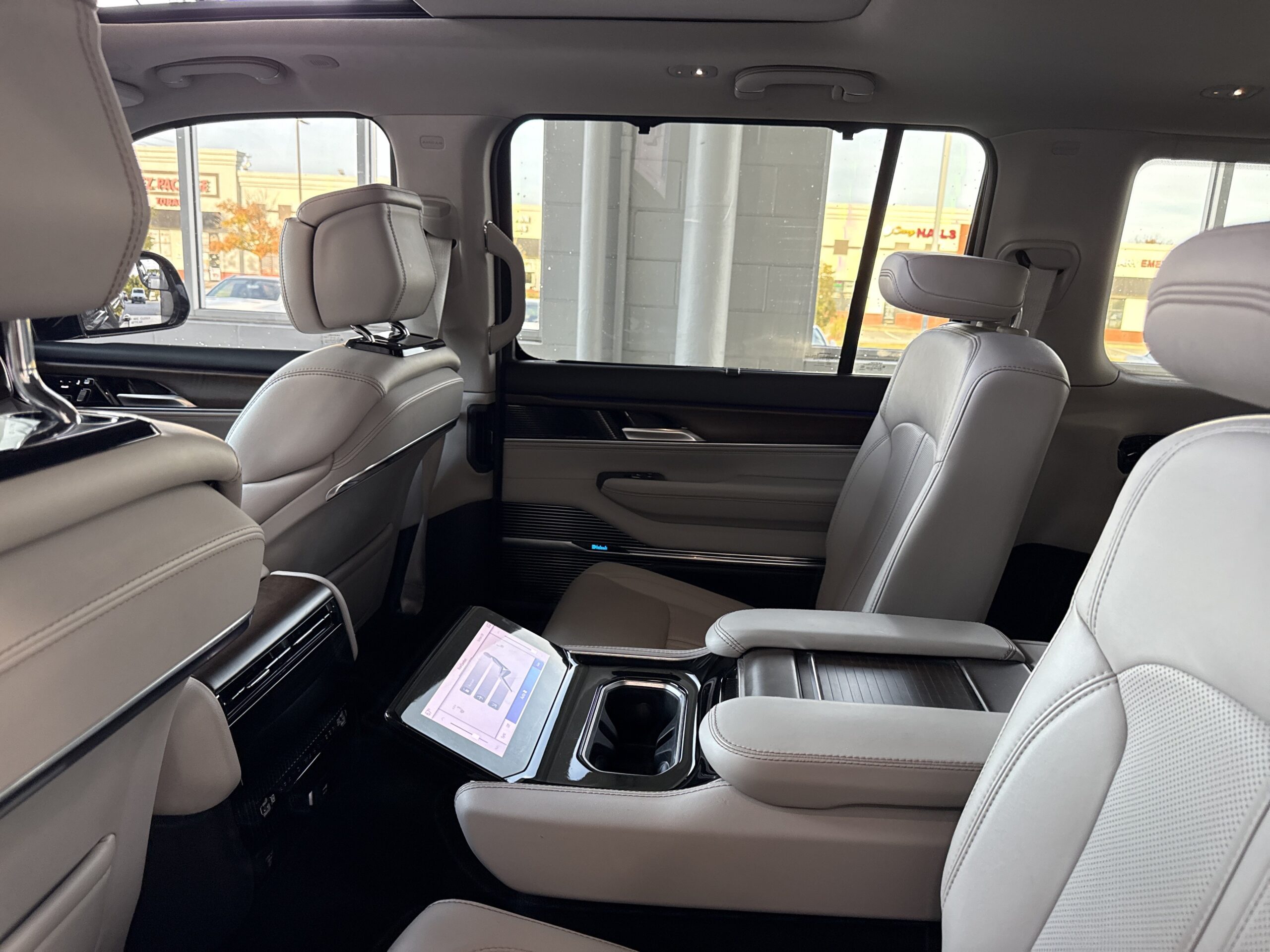 2024 Jeep Grand Wagoneer