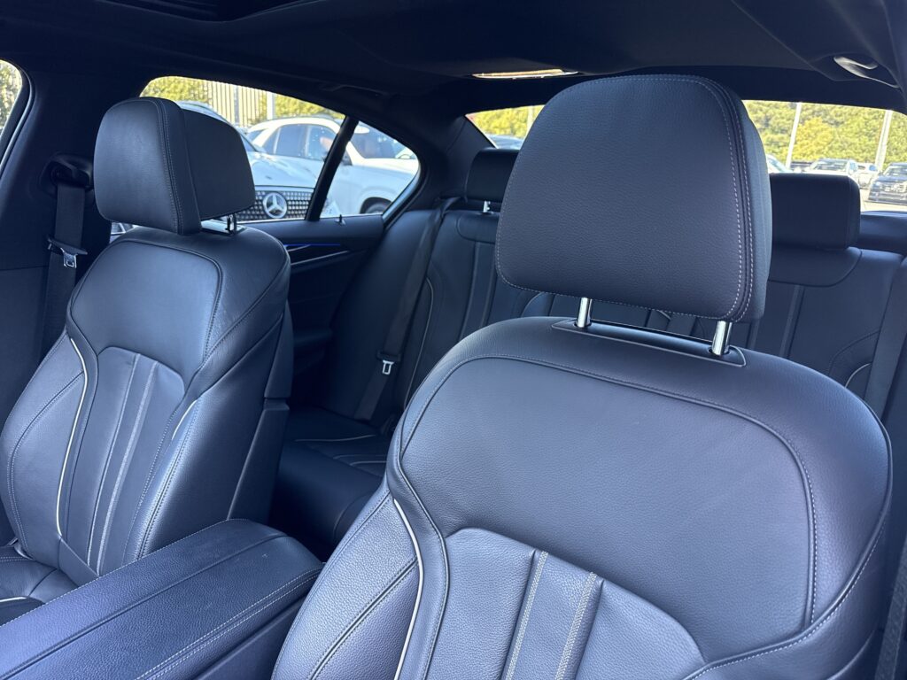 2022 BMW  M550i xDrive