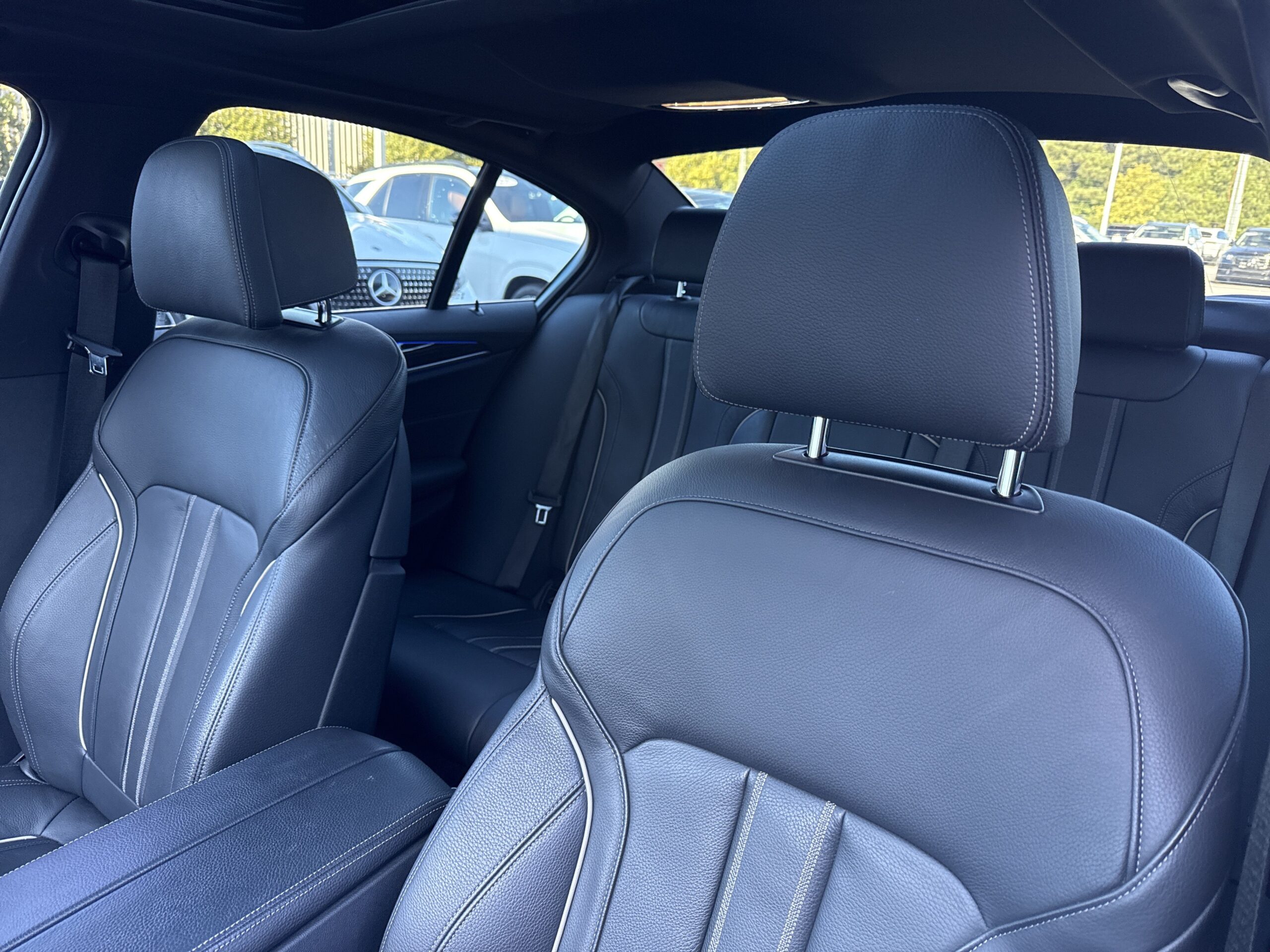 2022 BMW  M550i xDrive