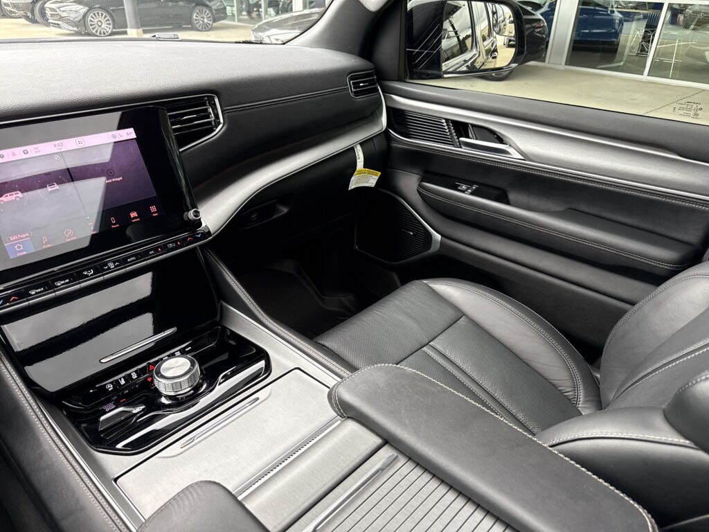 2025 Jeep Wagoneer Series II Carbide