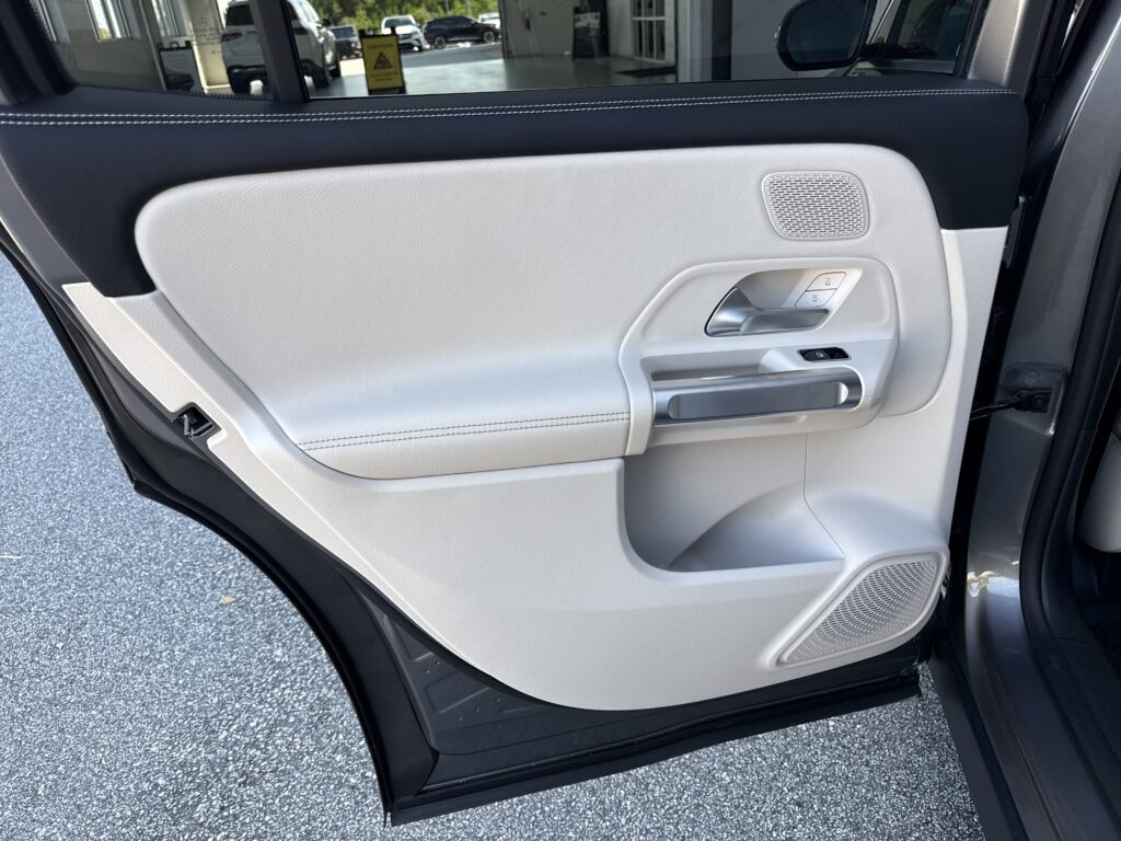 2026 Mercedes-Benz  GLB 250