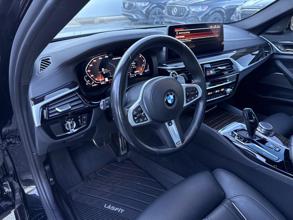 2022 BMW  M550i xDrive