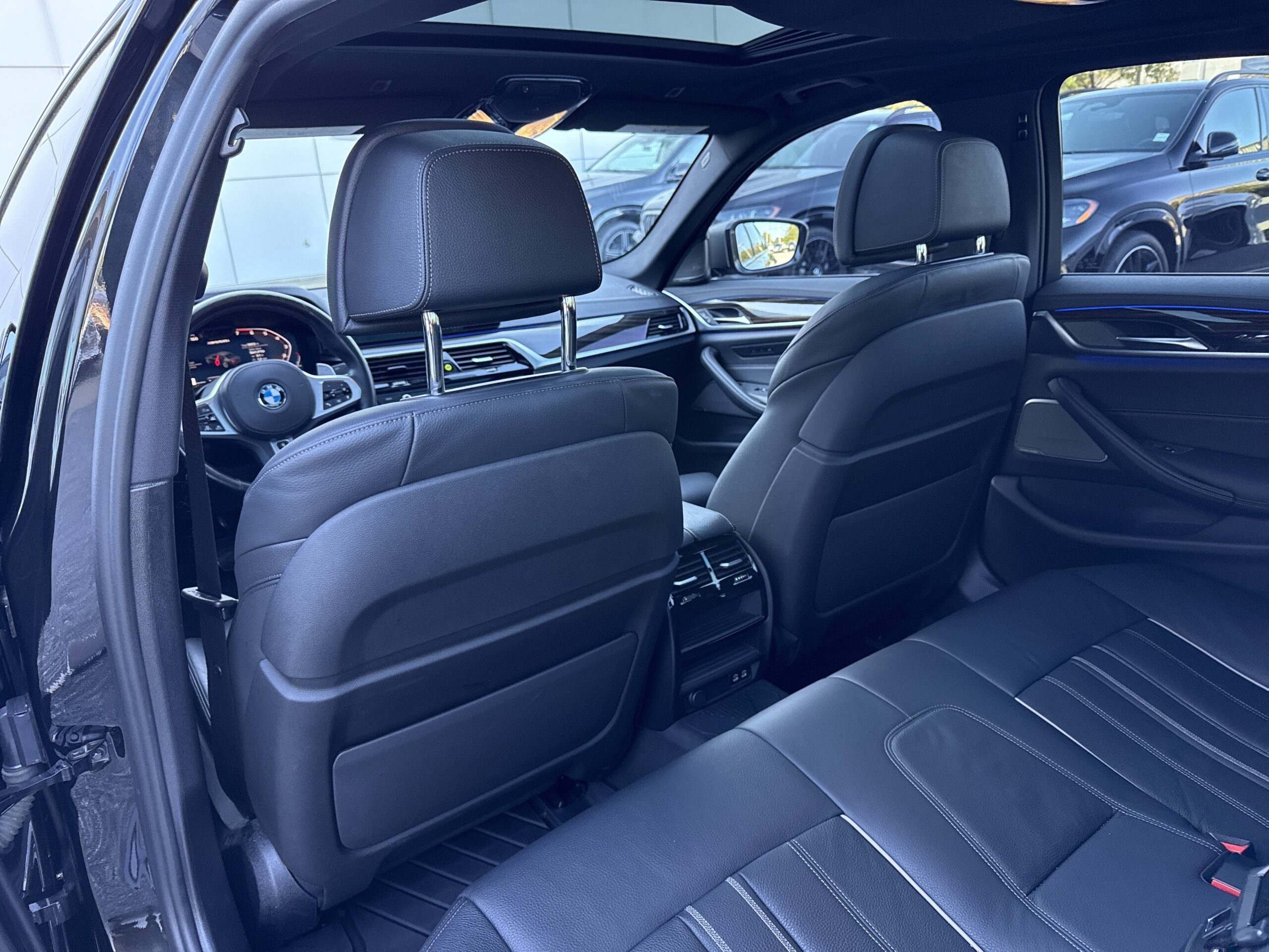 2022 BMW  M550i xDrive