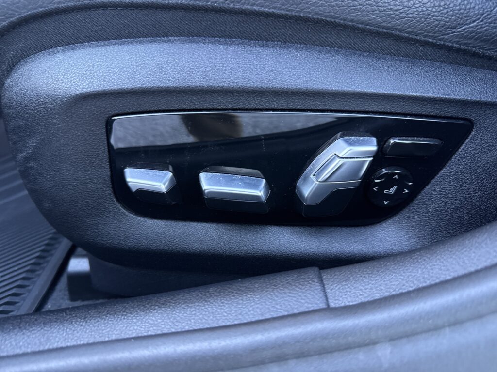 2022 BMW  M550i xDrive