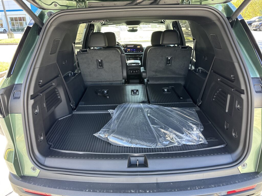 2027 Chevrolet Traverse FWD LT