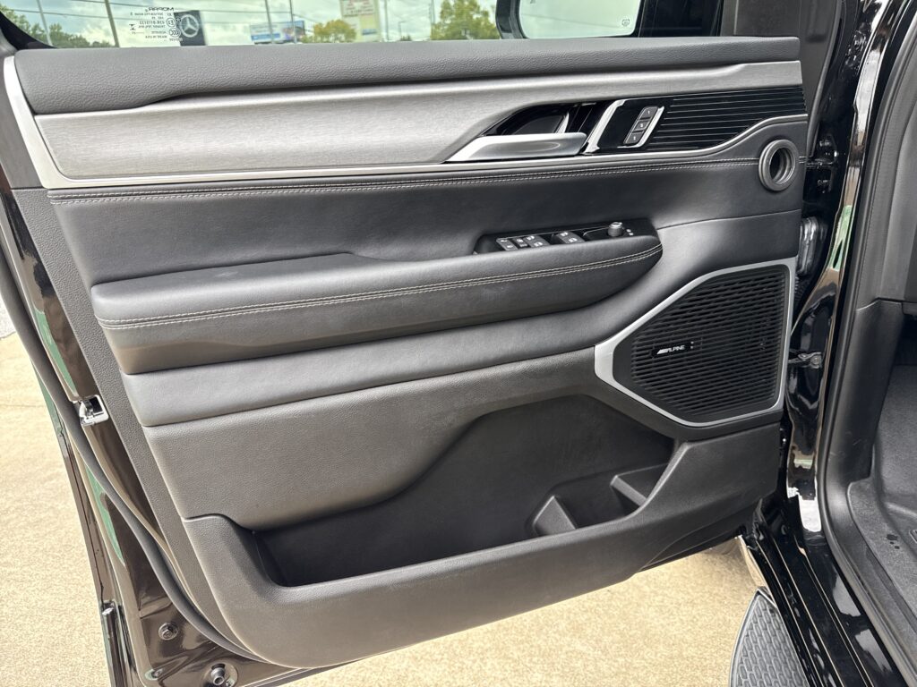 2025 Jeep Wagoneer Series II Carbide